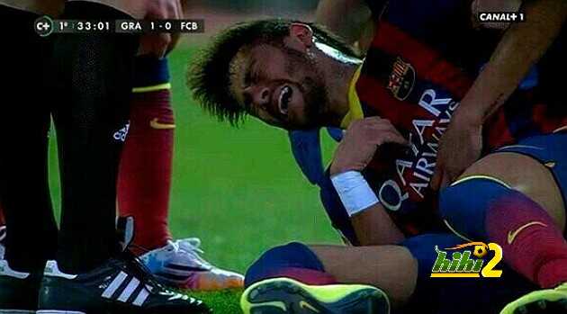 صور : لاعب غرناطة يتسبب بضيق في التنفس لنيمار