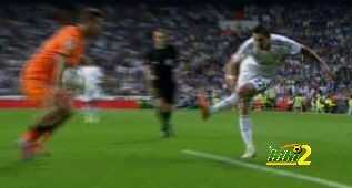 صور : لاعبو ريال مدريد يطالبون بركلة جزاء تغاضى عنها الحكم
