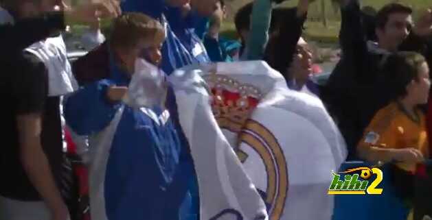صور : جماهير ريال مدريد تودع فريقها قبل سفره إلى لشبونة
