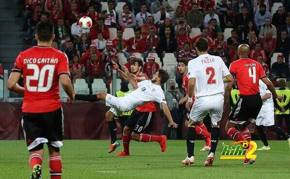 صورة : كونتي والسير أليكس فيرغيسون يتابعان النهائي الأوروبي من ملعب اليوفي