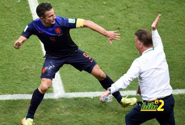 صورة : فان بيرسي ، أفضل لاعب في مباراة أسبانيا وهولندا