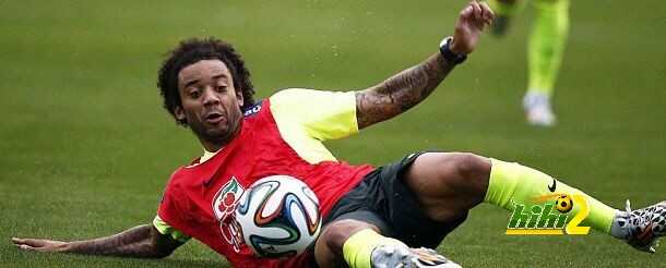 صورة : ماذا كانا يفعلا مارسيلو والفيس في مران المنتخب البرازيلي ؟