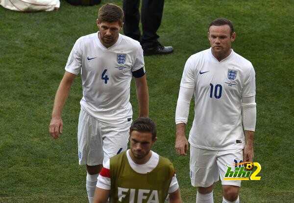 صورة : منتخب انجلترا يصل إلى مطار مانشستر عقب الخروج المبكر .!