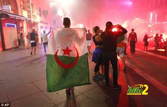 صور : فرحة جمهور الجزائر  بالإنجاز التاريخي