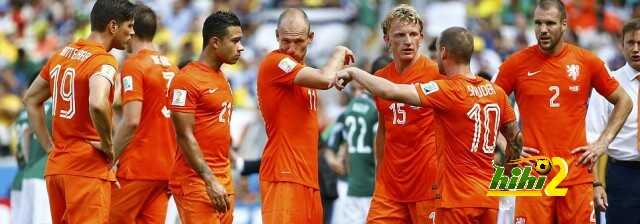 The Netherlands team takes a water break during their 2014 World Cup round of 16 game against Mexico at the Castelao arena in Fortaleza