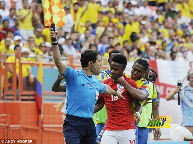 صور : صراع مانشستر وليفربول يصل الى المنتخبات… والقرار هو الطرد ..!