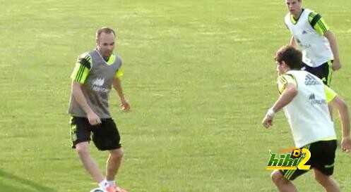 فيديو : المنتخب الأسباني يتدرب على التيكي تاكا..!