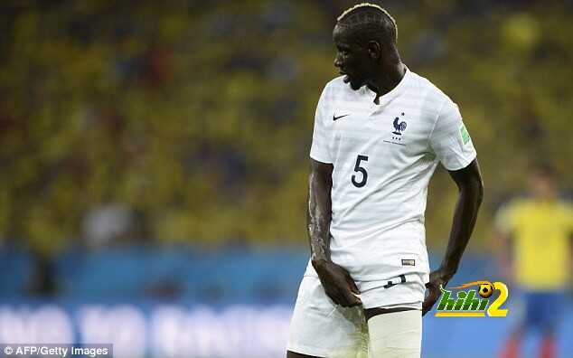 صورة : لاعب آخر من ليفربول ينجو من الطرد بعد خطأ غفل عنه الحكم ..!