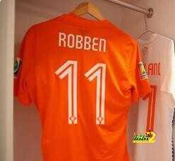 صور : اللون البرتقالي يزين غرفة ملابس منتخب الطواحين