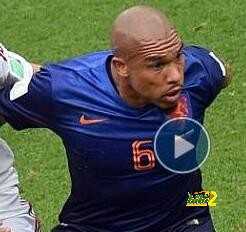 فيديو : نجم برشلونة ، الضحية الجديدة لدي يونغ بعد ألونسو ..!