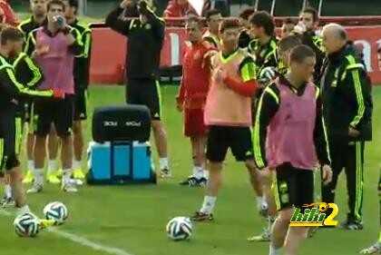 فيديو : نجوم المنتخب الأسباني يحاولون تقليد بيليه ولكن أغلبيتهم يفشلون ..!