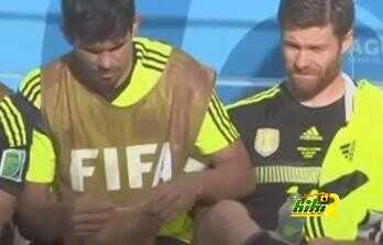 شاهد ماذا فعل دييغو كوستا مع ألونسو على مقاعد البدلاء ..؟