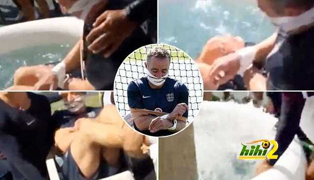 صور :لاعبو انجلترا يحتفلوا بعيد ميلاد مدلك المنتخب !