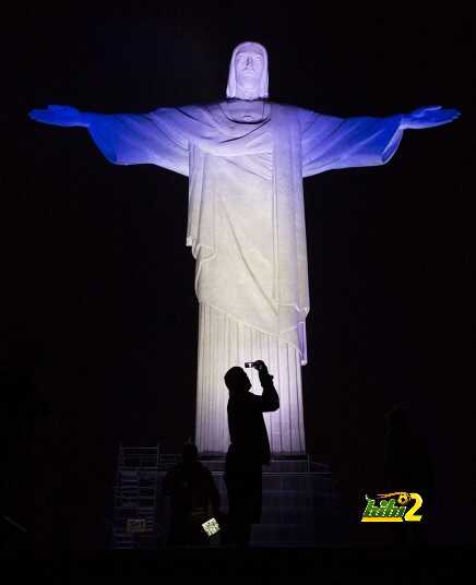 wcup-1206-statue_2939608k