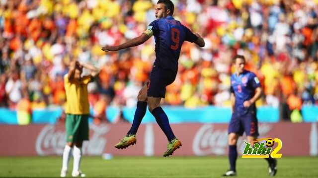 فان بيرسي : الأهم هو صعودنا لدور الـ 16 مبكراً