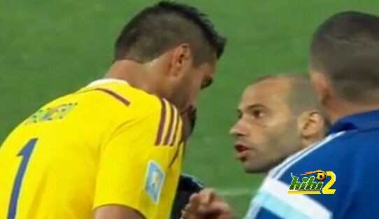 فيديو وصور : كواليس مادار بين ماسكيرانو ورومييرو قبل ركلات الترجيح ..!