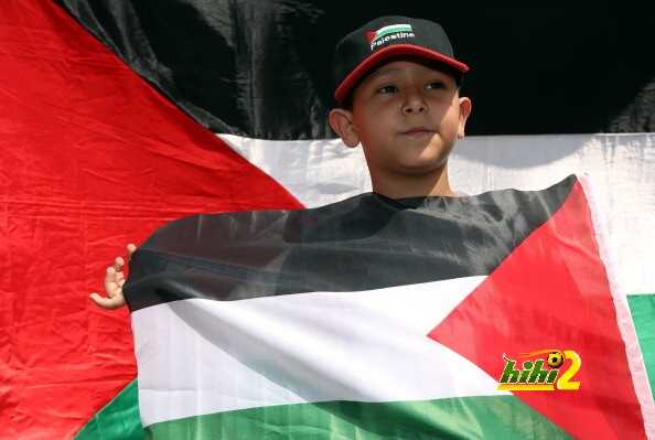 فيديو : العلم الفلسطينى يتسبب فى إيقاف مباراة ودية أوروبية لفريق صهيونى