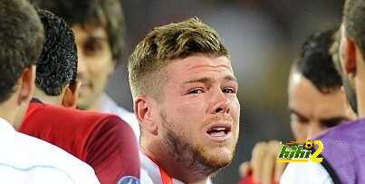 صور : لاعب ليفربول الجديد يستمر في البكاء ..!