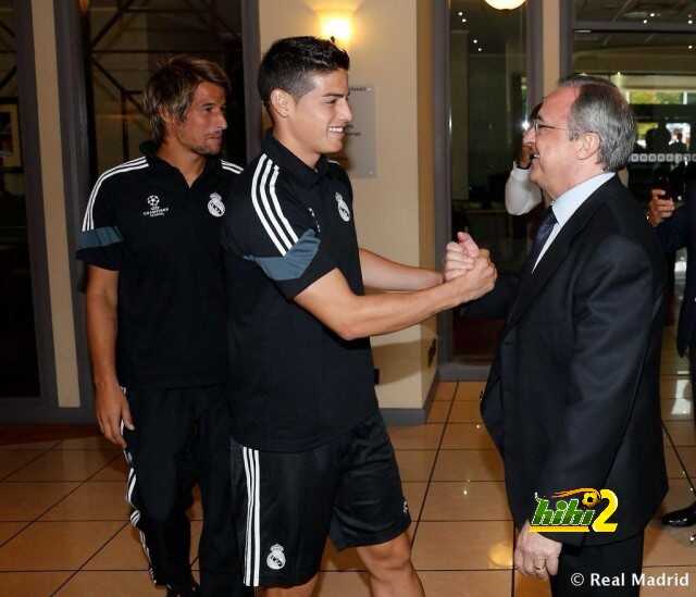 صور : بيريز يحمس نجوم مدريد للفوز بكأس السوبر
