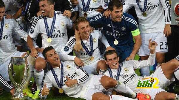 صور : احتفالات لاعبو ريال مدريد في غرفة الملابس