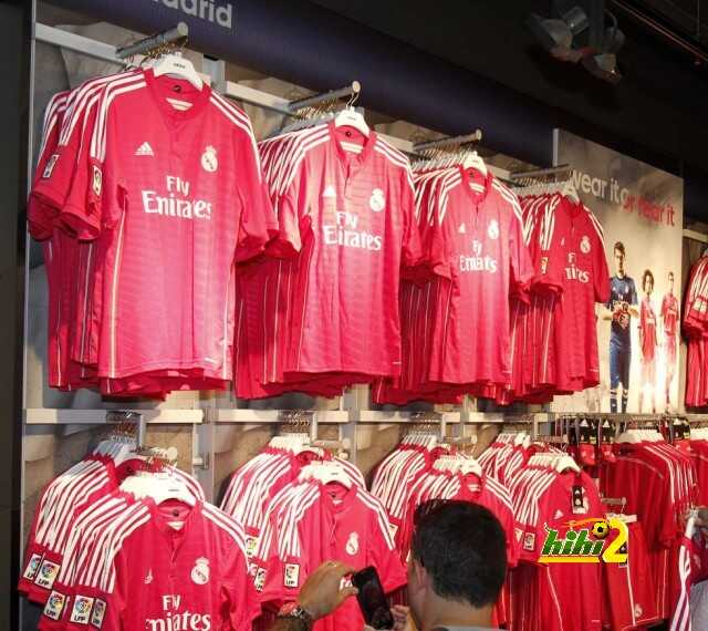 قميص ريال مدريد الثالث اوشك على النفاذ !
