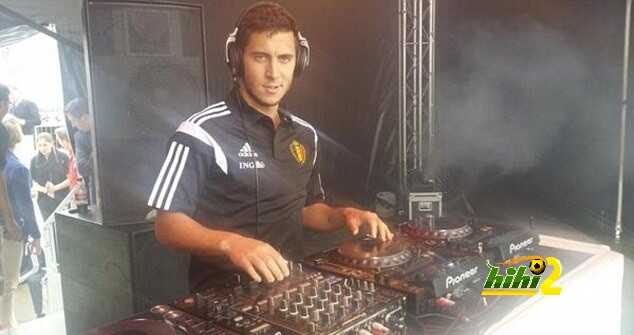 1410048023774_wps_9_Eden_Hazard_entertaining_