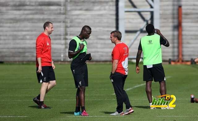 1410279102278_wps_26_Mario_Balotelli_chats_to_