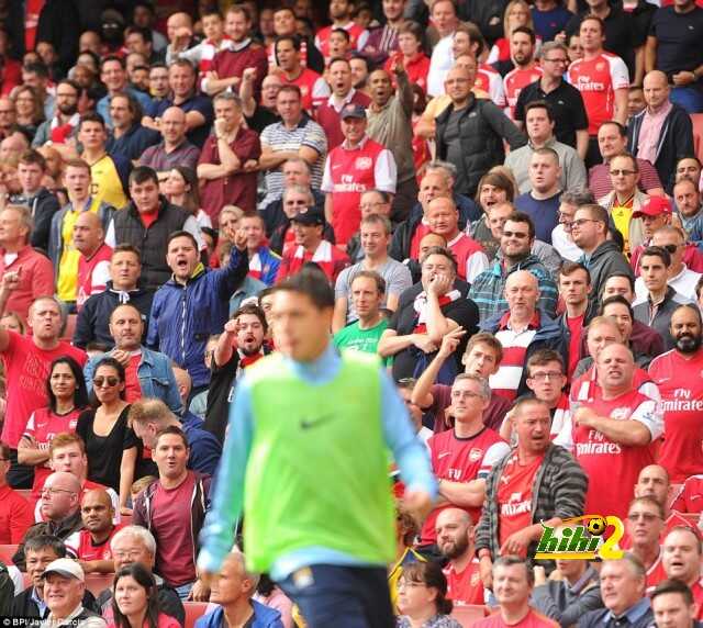 1410612594465_wps_70_Samir_Nasri_of_Manchester