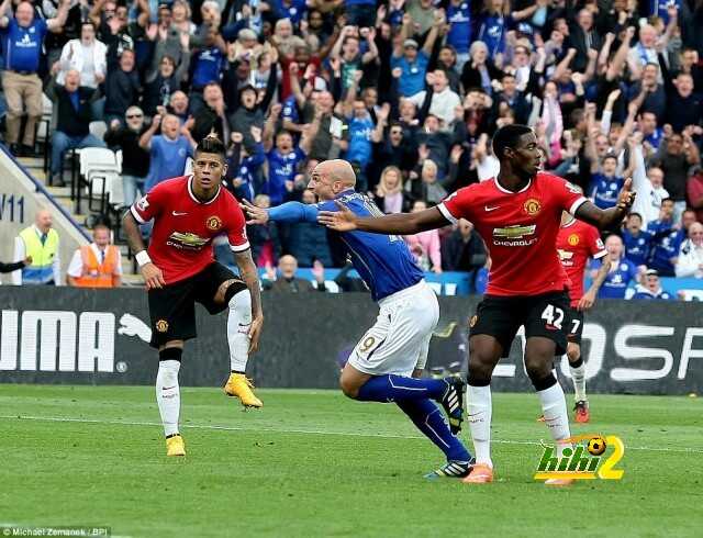 1411308209470_wps_84_Esteban_Cambiasso_of_Leic