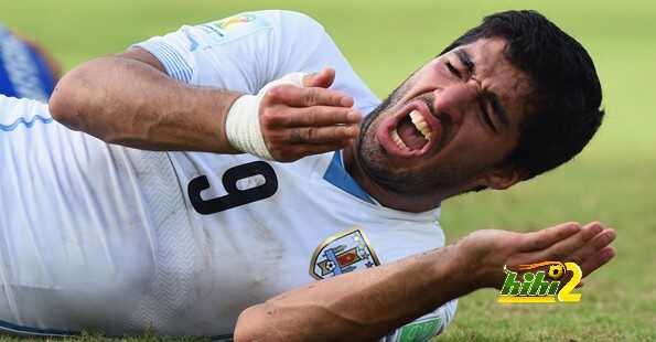 صورة : العضاض سواريز يعض زميله في برشلونة راكيتيتش
