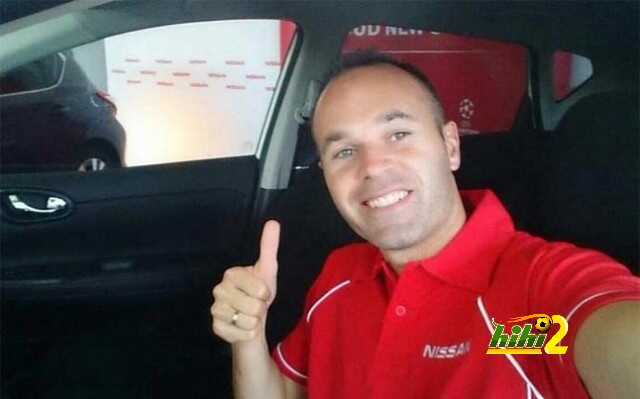 andres-iniesta-los-mandos-nuevo-coche-1410374782717