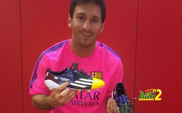 leo-messi-mostrando-sus-nuevas-botas-1410803593006