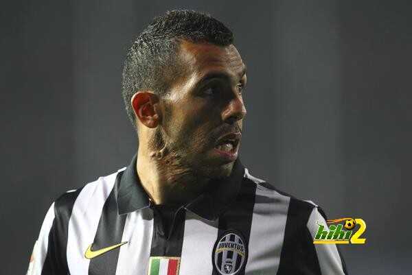صورة : تيفيز يتسلم جائزة أفضل لاعب في يوفنتوس