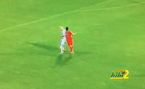 فيديو : كوستا المشاغب يضرب لاعب ليفربول ..!