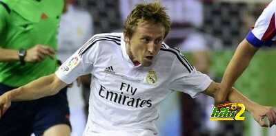 صورة : مودريتش يصيب جمهور مدريد بالذعر بتعرضه للإصابة