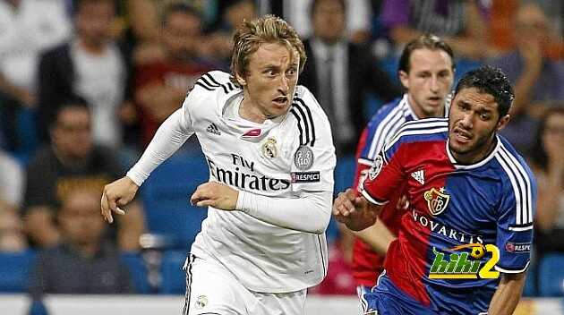 صورة : ماذا فعل مودريتش قبل السفر إلى إنجلترا ؟!
