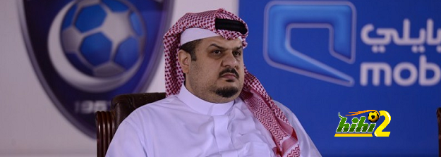 رئيس الهلال يرمي احمد عيد بالحجارة … والرد قاسي من الجمهور …!