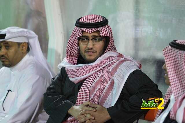 صور : الحضور الشرفي والإداري بتدريبات الشباب