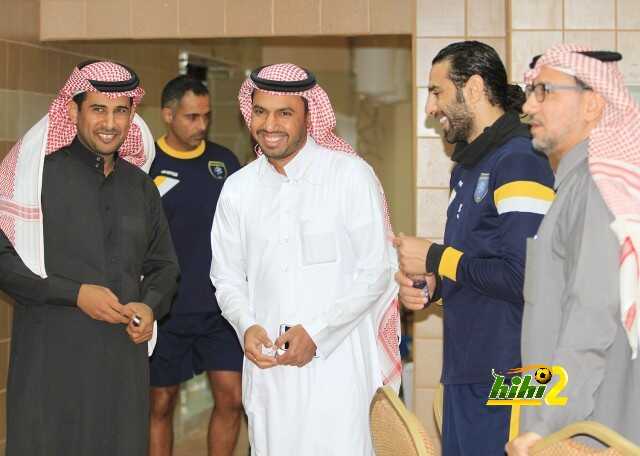 صور : الرئيس التنفيذي للتعاون يتابع التدريبات
