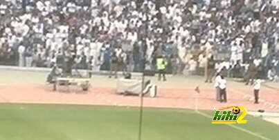 صور : نزول لاعبي الهلال الي ارض الملعب