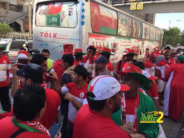 صور : الجماهير العمانية تحتشد وهي في طريقها لملعب المباراة