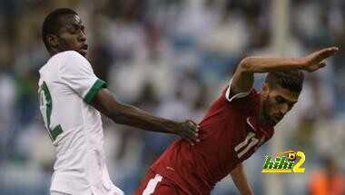 صور : شاهد تكريم الخبيري بجازة أفضل لاعب في مباراة الافتتاح