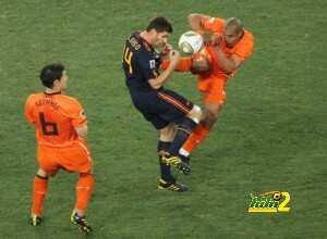 De-Jong-kick-on-Alonso