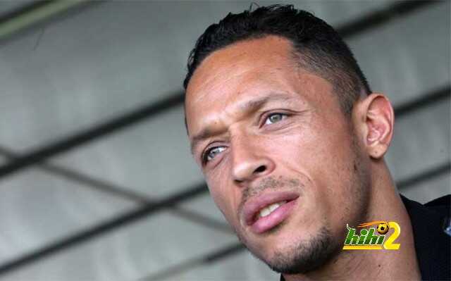 adriano-tiene-contrato-con-entidad-catalana-hasta-2017-1415270360615