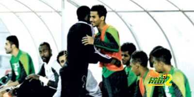 معاذ يرحب بالمنتخب فى ملعب الشباب