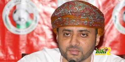 فيديو : رئيس بعثه منتخب عمان يهاجم الحكم السعودي