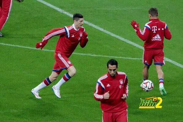 صور : لاعبي بايرن ميونخ وعمليات الاحماء في اليانز ارينا
