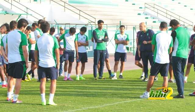 جروس يطالب لاعبي الأهلي بنسيان التعادل أمام الفيصلي والتفكير في مباراة الفتح