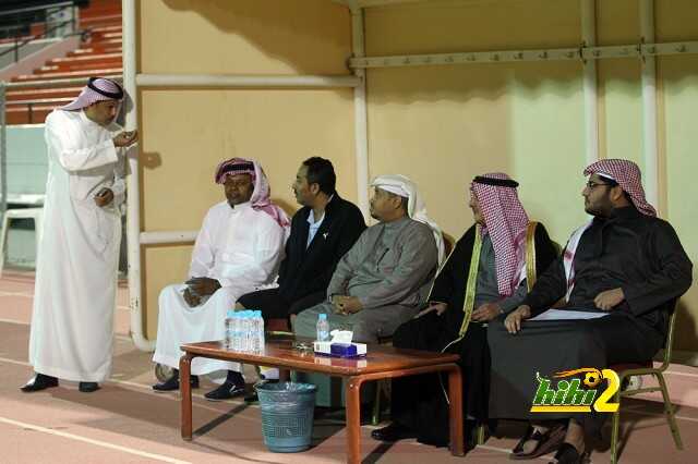 رئيس نادي الشباب يجتمع باللاعبين