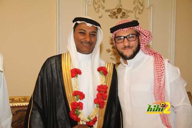 مترجم الفريق الأول بالنادي الأهلي يحتفل بزفافه